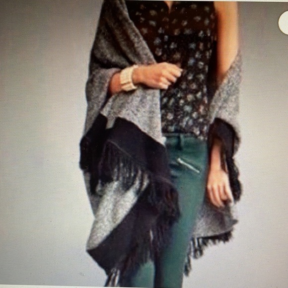 CABI oversized pepper Shawl Wrap with Fringe - Picture 2 of 4